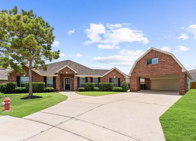 Property at 2023 Oracle Dr, League City, TX 77573, 5 beds, 3.5 baths