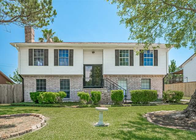 Property at 413 E Castle Harbour Dr W, Friendswood, TX 77546, 4 beds, 2 baths