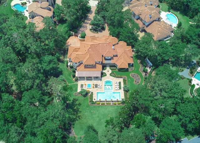 Property at 2 Cluny Ct, The Woodlands, TX 77382, 5 beds, 6 baths