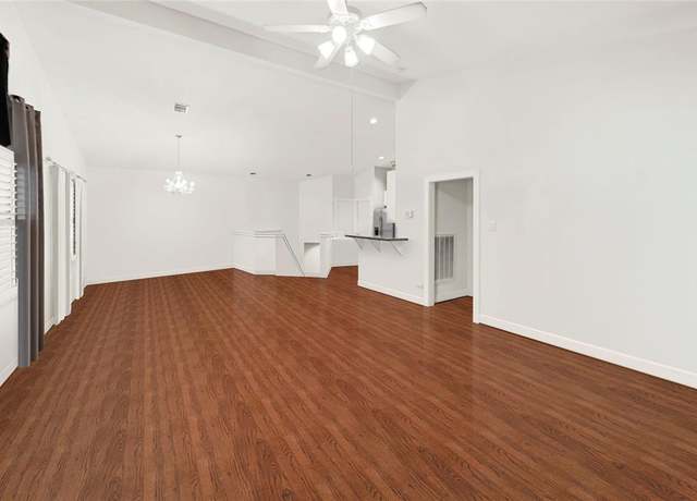 Property at 914 W 25th St #2, Houston, TX 77008, 3 beds, 2.5 baths