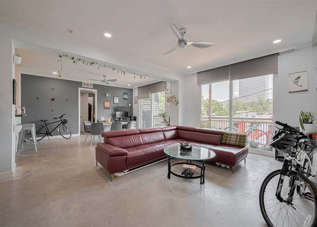 Property at 4515 Briar Hollow Pl #307, Houston, TX 77027, 2 beds, 2 baths