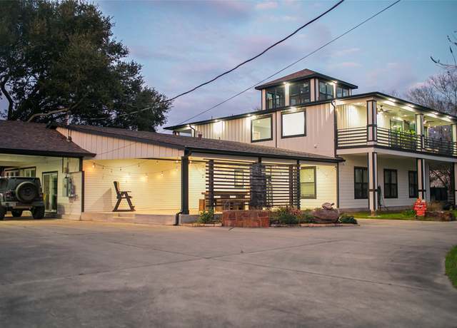 Property at 323 E Palm St, Fresno, TX 77545, 5 beds, 4 baths