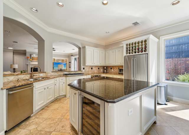 Property at 227 Westheimer Rd Unit C, Houston, TX 77006, 3 beds, 3 baths