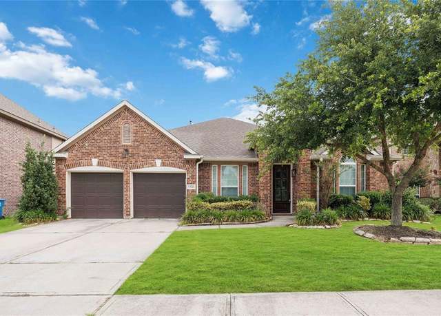 Property at 13721 Northline Lake Dr, Houston, TX 77044, 4 beds, 3.5 baths