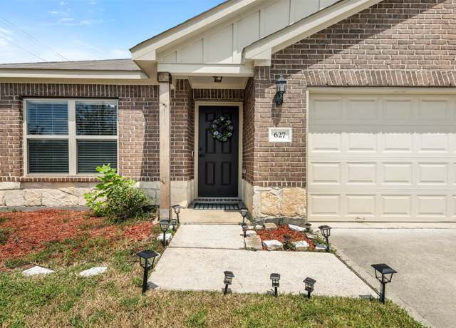 Property at 627 E Fairway Lake Dr, Alvin, TX 77511, 4 beds, 2.5 baths