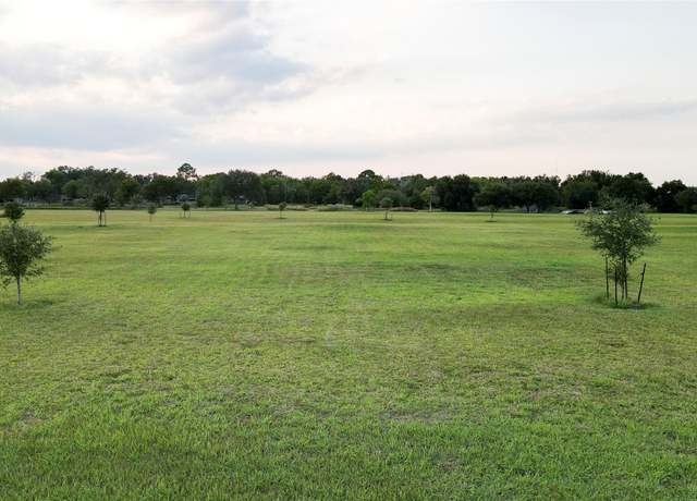 Property at 707 Earl St, El Campo, TX 77437