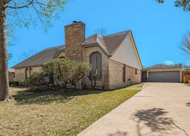 Property at 15030 Saint Cloud Dr, Houston, TX 77062, 4 beds, 2 baths