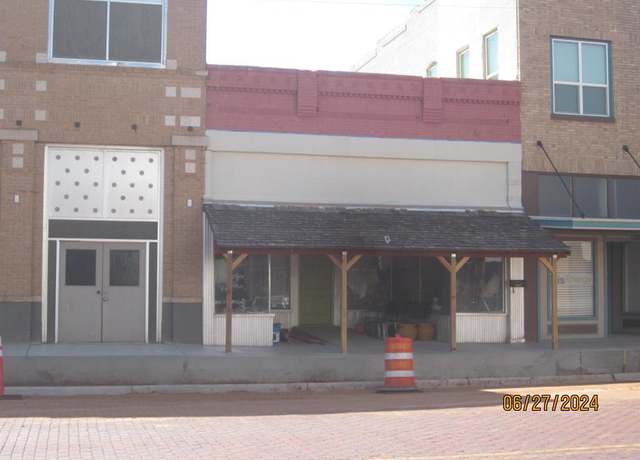 Property at 203 N Main St, Childress, TX 79201, 2 beds, 1 bath