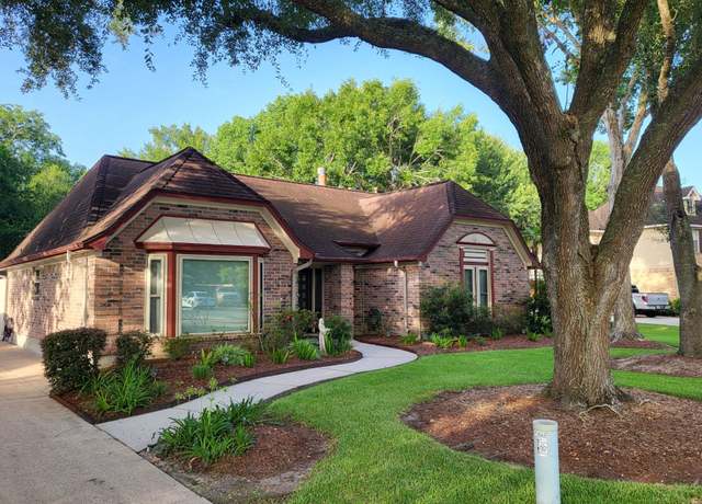 Property at 804 Balmoral Ct, Friendswood, TX 77546, 4 beds, 2.5 baths