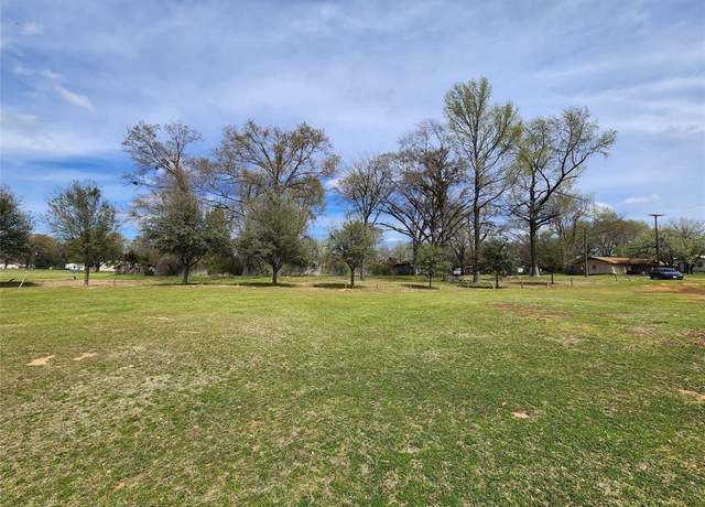 Property at 105 Easy St, Palestine, TX 75801