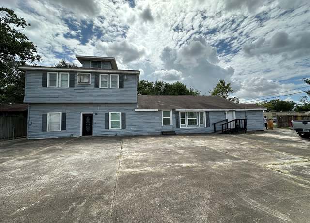 Property at 1035 Nadolney St, Houston, TX 77015, 8 beds, 4 baths