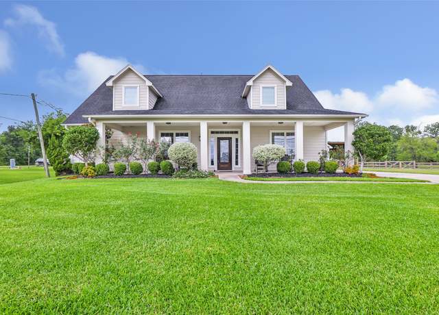 Property at 18118 County Road 125, Pearland, TX 77581, 3 beds, 3.5 baths