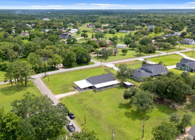 Property at 2518 County Road 160, Alvin, TX 77511, 3 beds, 3 baths