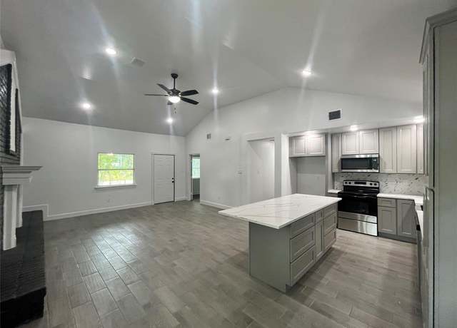 Property at 21268 White Oak Dr, Conroe, TX 77306, 3 beds, 1 bath