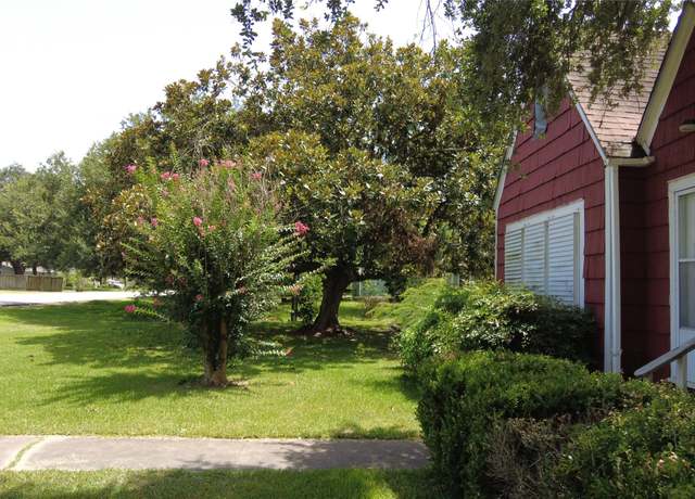 Property at 1202 Lake Rd, La Marque, TX 77568, 2 beds, 1 bath
