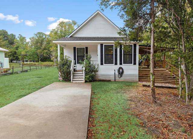 Property at 511 Pecan, Brenham, TX 77833, 3 beds, 2 baths