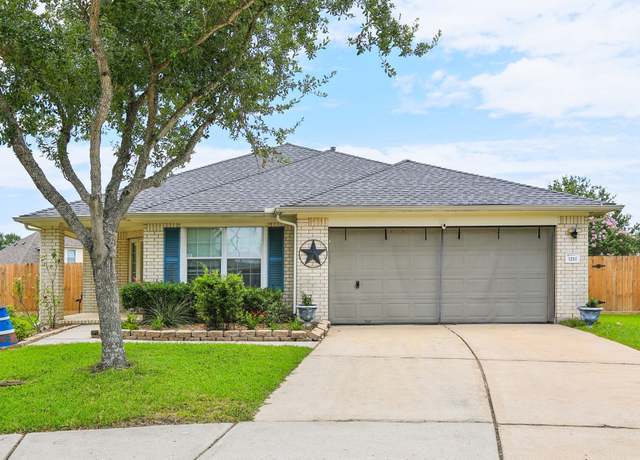 Property at 3211 Waterglen Ct, League City, TX 77573, 3 beds, 2 baths