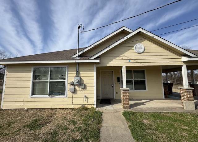 Property at 1009 W Houston St, Clarksville, TX 75426, 2 beds, 1 bath