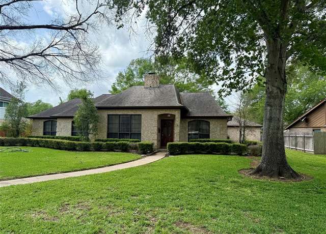 Property at 2646 Live Oak Dr, Rosenberg, TX 77471, 4 beds, 2 baths