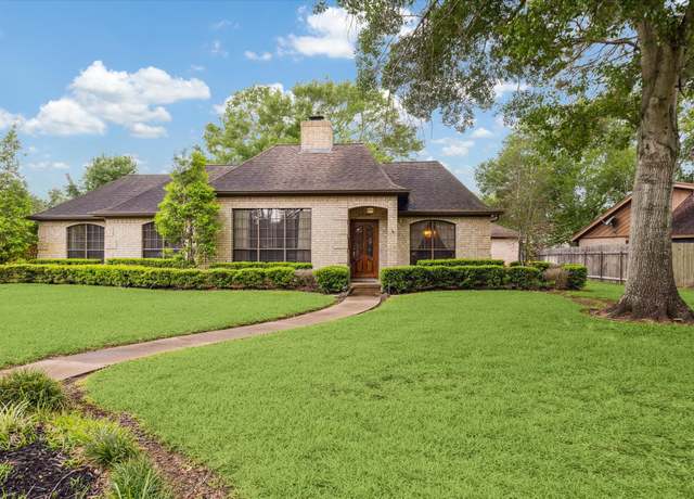 Property at 2646 Live Oak Dr, Rosenberg, TX 77471, 4 beds, 2 baths