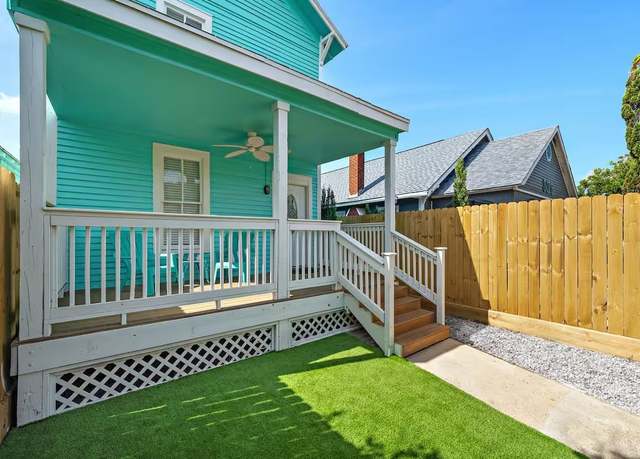 Property at 3011 Avenue R, Galveston, TX 77550, 2 beds, 2 baths