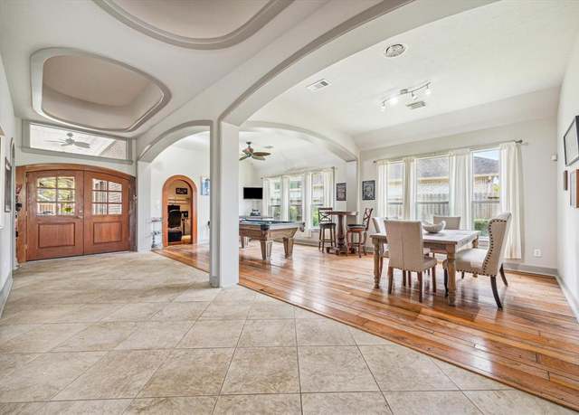 Property at 112 Marina Oaks Dr, Kemah, TX 77565, 4 beds, 3 baths