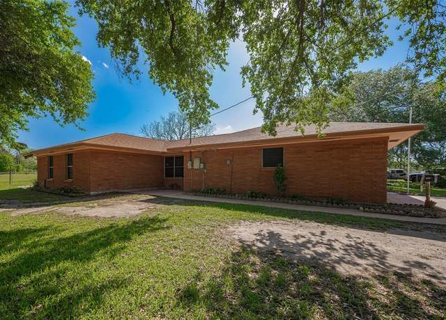 Property at 2828 Duberry St, Bay City, TX 77414, 2 beds, 2.5 baths