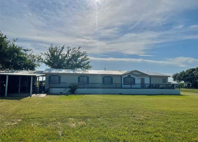 Property at 82 Swallow Dr, Palacios, TX 77465, 5 beds, 3 baths