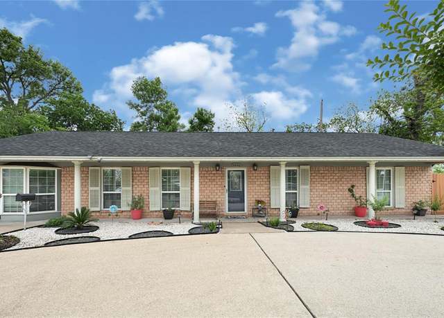 Property at 3906 Blalock Rd, Houston, TX 77080, 3 beds, 2.5 baths