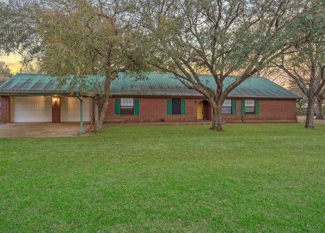 Property at 302 Garden City Rd, Livingston, TX 77351, 3 beds, 2 baths