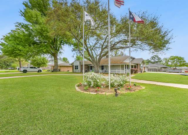 Property at 9818 Twin Shores Dr, Willis, TX 77318, 4 beds, 2.5 baths