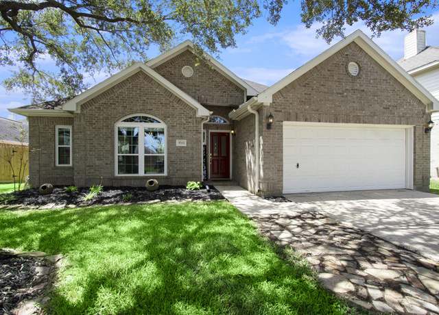 Property at 3702 Walden Dr, Pearland, TX 77584, 3 beds, 2 baths