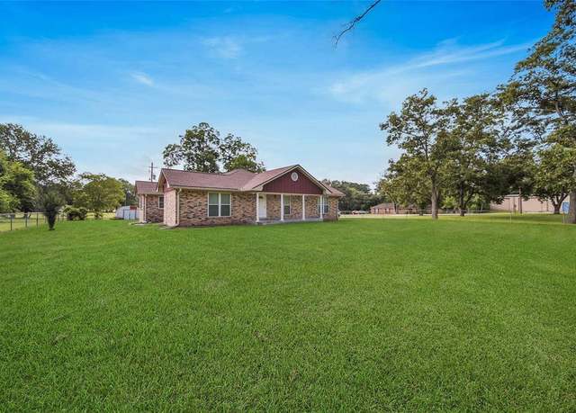 Property at 2201 Badger Ln, Huntsville, TX 77320, 4 beds, 3 baths