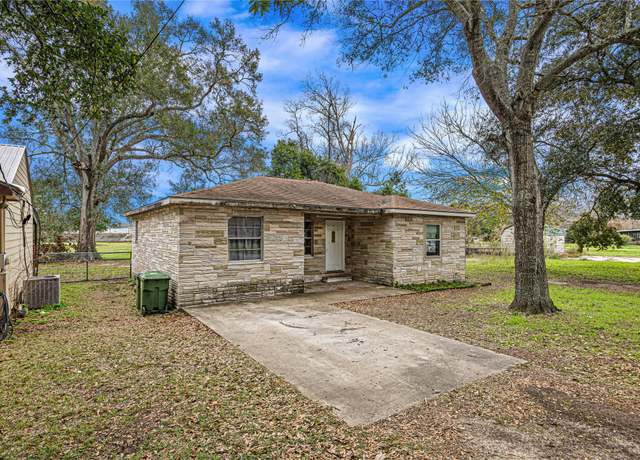 Property at 1824 Reese St, Liberty, TX 77575, 3 beds, 2 baths