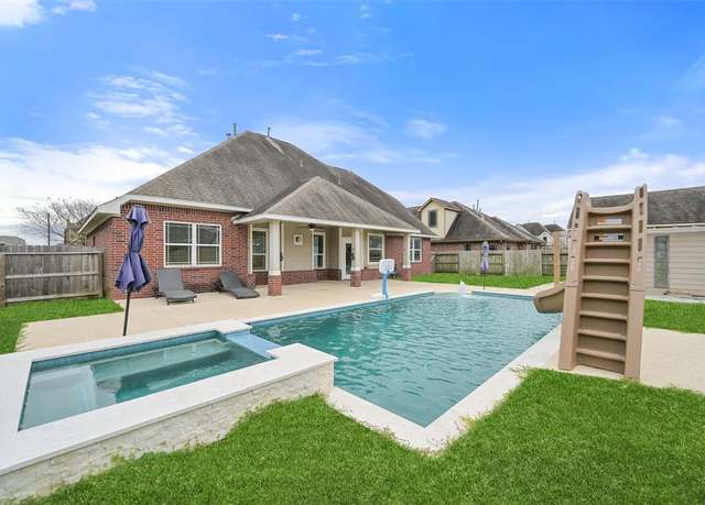 Property at 14031 Hawthorne Cir, Baytown, TX 77523, 4 beds, 3 baths