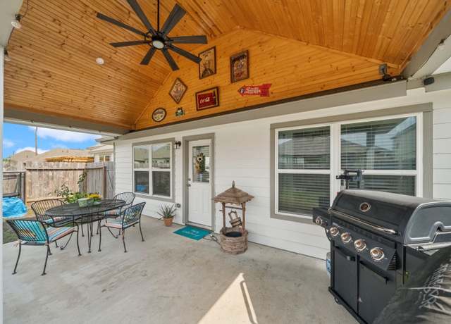 Property at 118 Bobcat Bnd, Huntsville, TX 77320, 3 beds, 2 baths