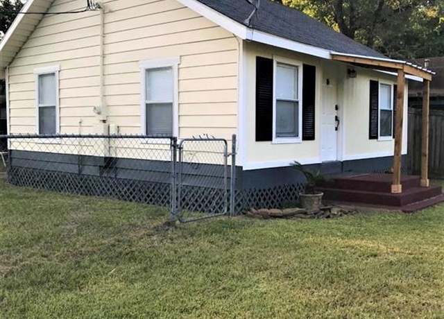 Property at 903 N Valderas St, Angleton, TX 77515, 1 bed, 1 bath