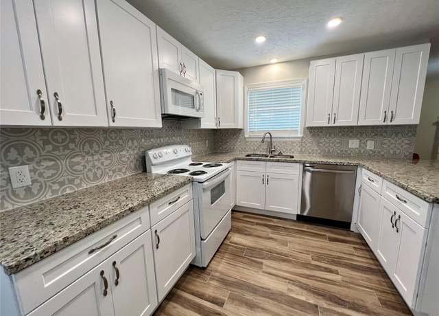 Property at 1705 Westwind Dr, Brenham, TX 77833, 3 beds, 2 baths