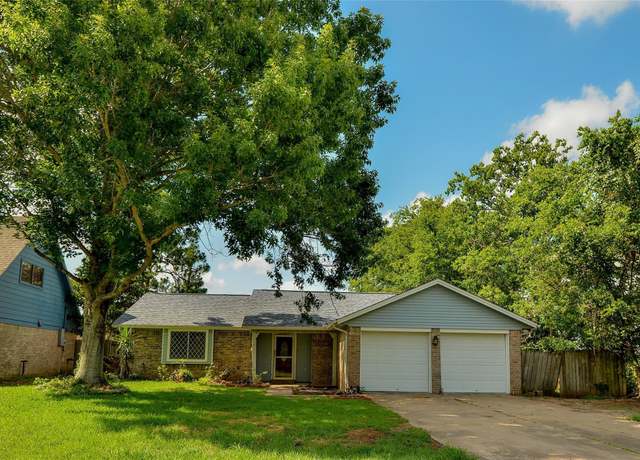 Property at 909 Noreda St, Angleton, TX 77515, 3 beds, 2 baths