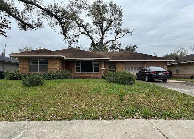 Property at 6203 Waltway Dr, Houston, TX 77008, 3 beds, 2 baths