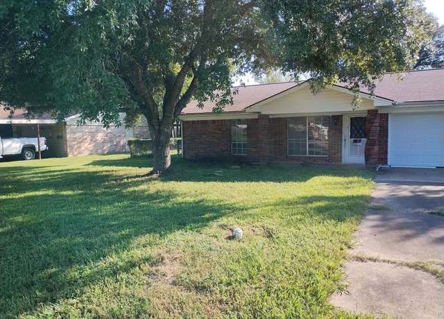 Property at 105 Newcastle St, Victoria, TX 77905, 3 beds, 2 baths