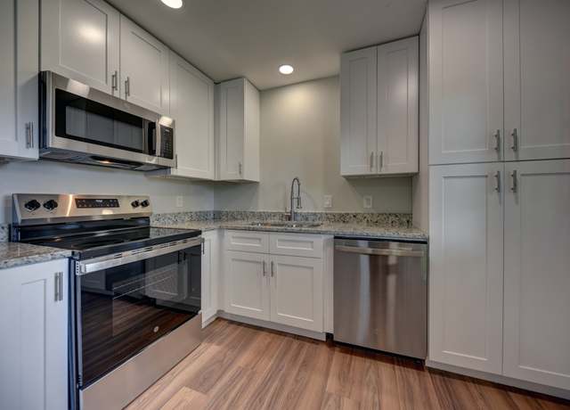 Property at 806 W Jefferson St, Brenham, TX 77833, 3 beds, 1.5 baths