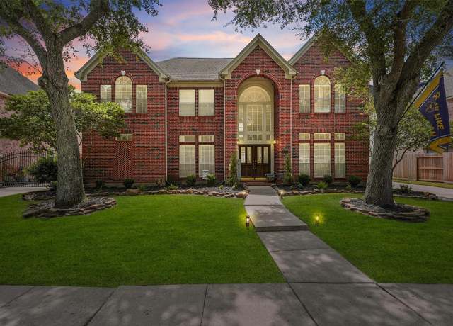 Property at 16211 Park Center Dr, Houston, TX 77059, 5 beds, 3.5 baths
