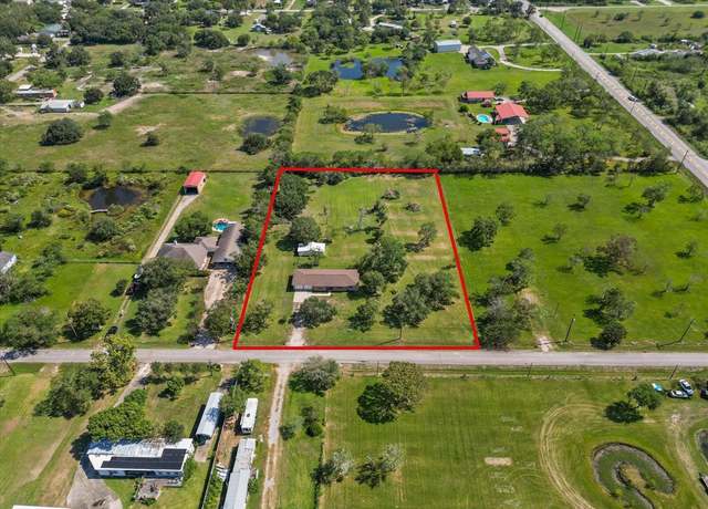 Property at 905 28th St, Dickinson, TX 77539, 3 beds, 1 bath