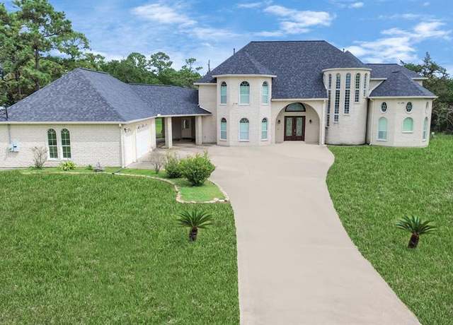 Property at 1321 E Archer Rd, Baytown, TX 77521, 4 beds, 4.5 baths