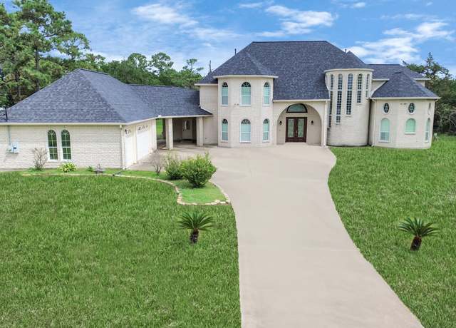 Property at 1321 E Archer Rd, Baytown, TX 77521, 4 beds, 4.5 baths