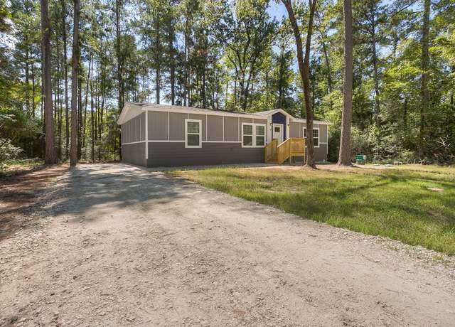 Property at 304 N Walnut Dr, Trinity, TX 75862, 3 beds, 2 baths