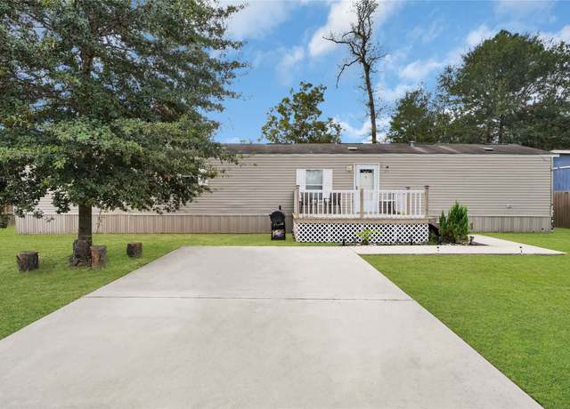 Property at 211 Crockett Trace Dr, Conroe, TX 77303, 3 beds, 2 baths