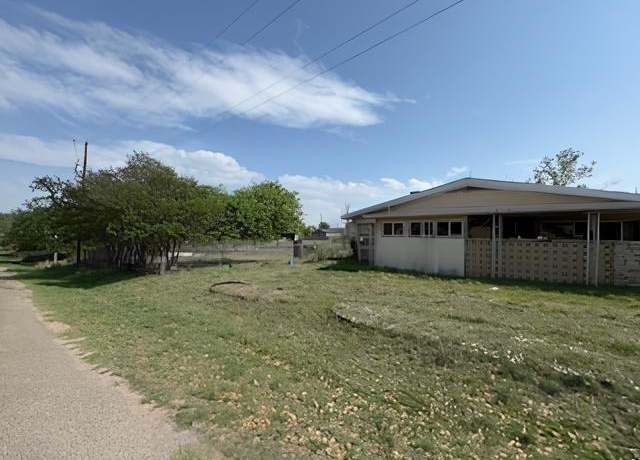 Property at 204 Robin Hood Ln, Granite Shoals, TX 78654, 3 beds, 1.5 baths