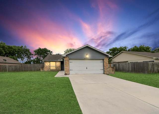 Property at 14063 Towne Way Dr, Sugar Land, TX 77498, 3 beds, 2 baths